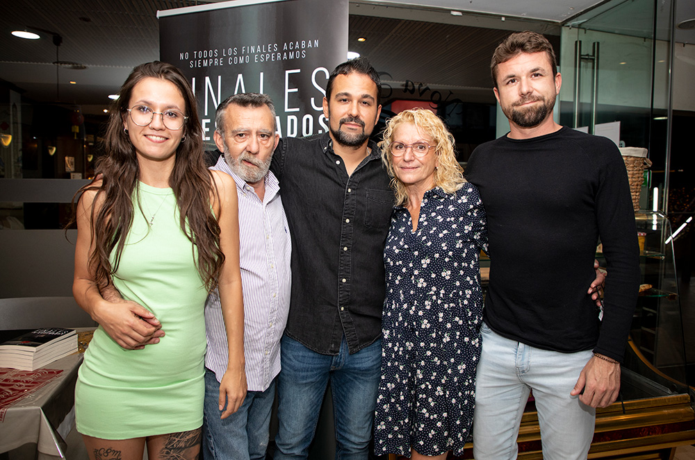 Christian G. Huete autor de ‘Finales in-esperados’ i la seva família