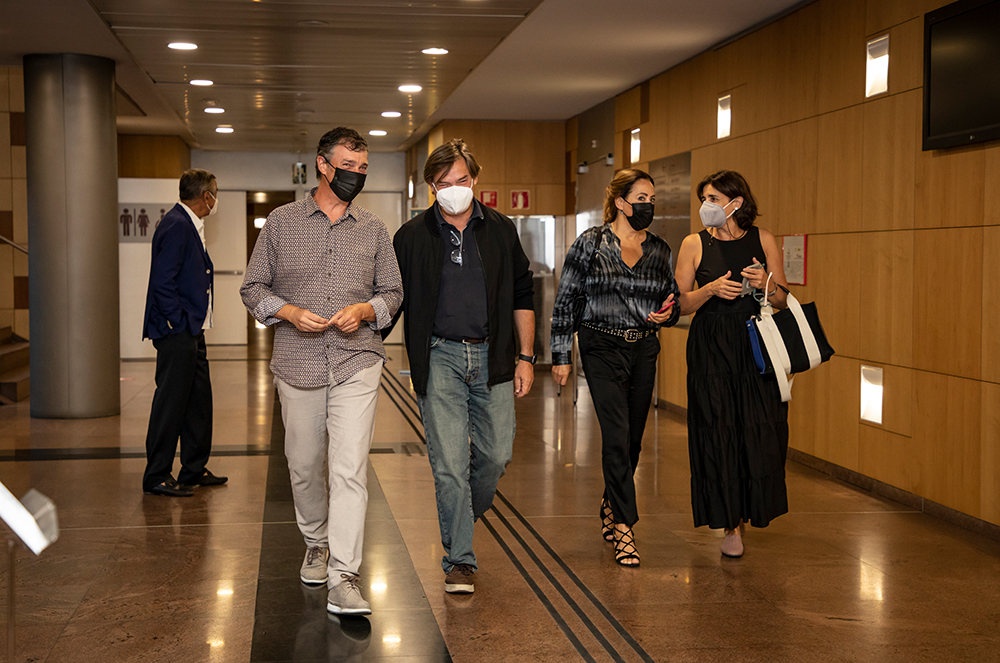 Públic entrant al concert de l'himne nacional