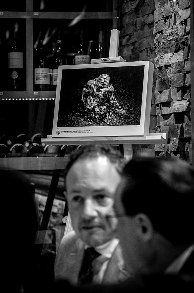 Litografia del Toni Cruz a la 43a Nit Literària Andorrana