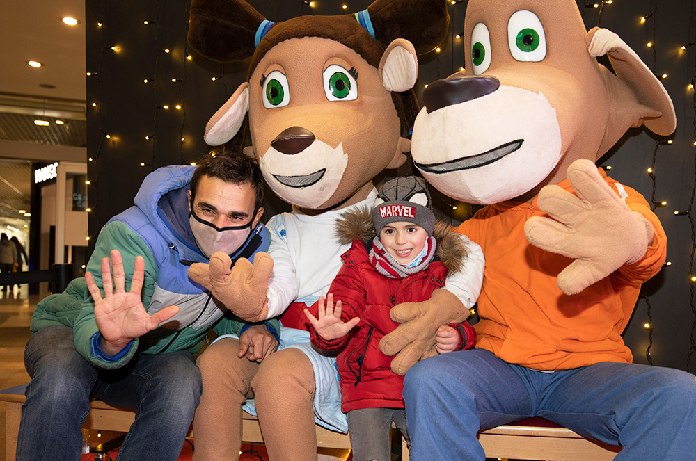 Nens al centre comercial Illa Carlemany