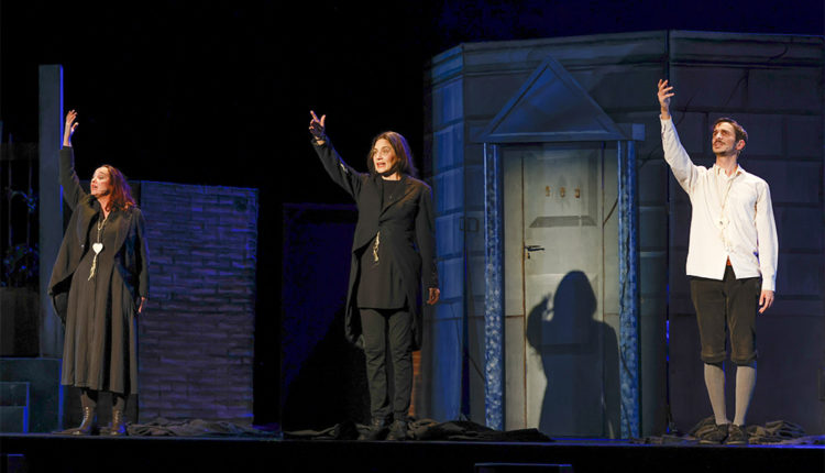 UncontedeNadal_DonaSecret_Andorra