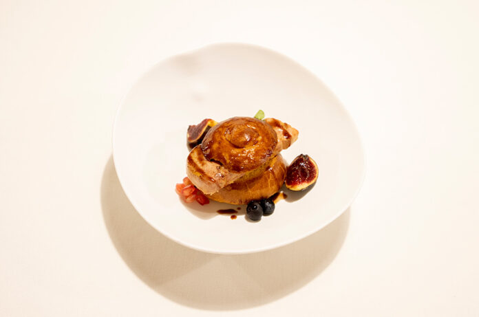 Petit brioix amb foie a la brasa, salsa de Porto i fruits vermells a Clàssic Arans