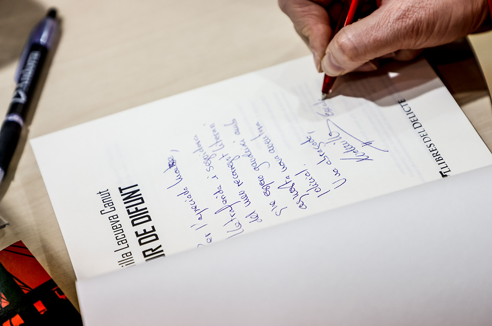 Signatura de llibres de Ludmilla Lacueva