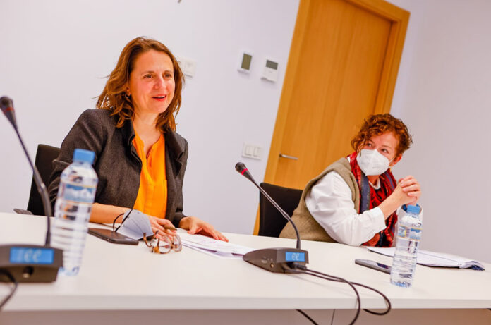 Rosa gili en roda de premsa del concurs de pisos assequibles