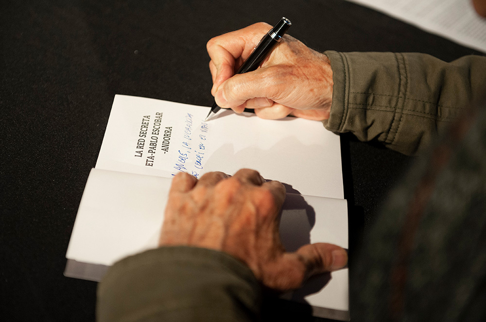 Signatura de llibres Joaquín Abad
