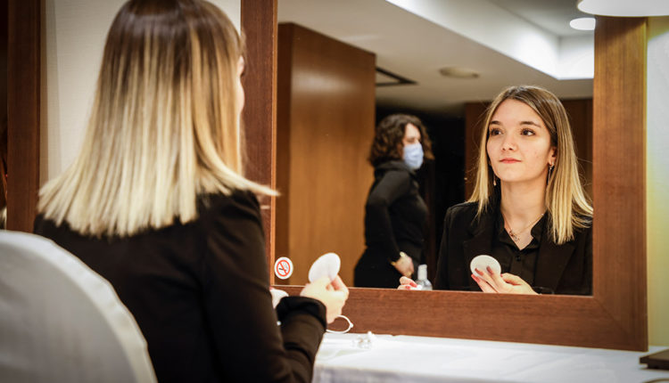 armani-beauty-julia-_SR51077