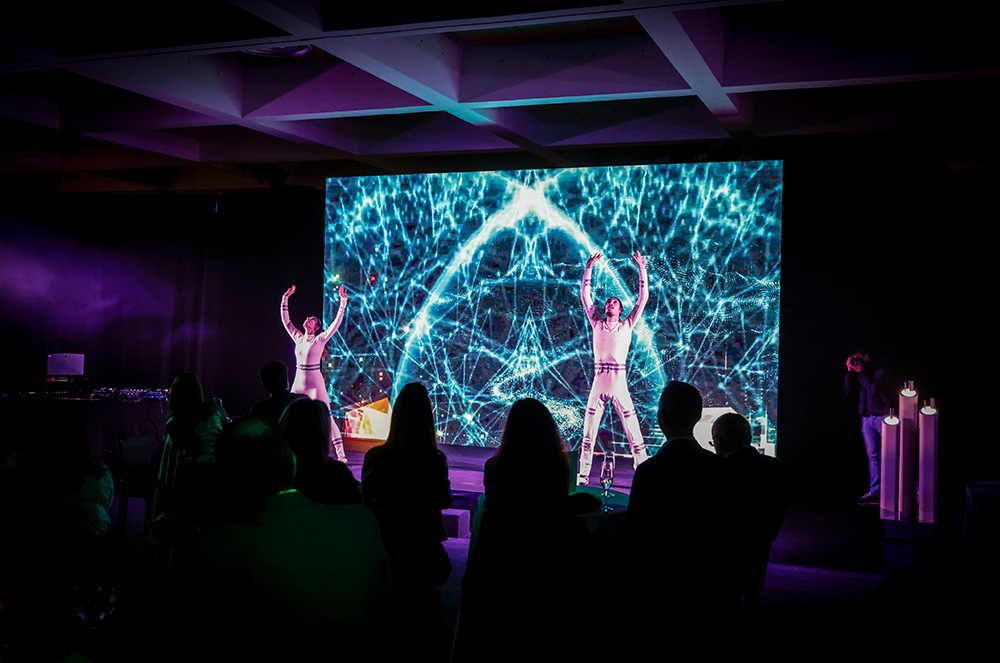 Dansa a la presentació del nou IQOS ILUMA