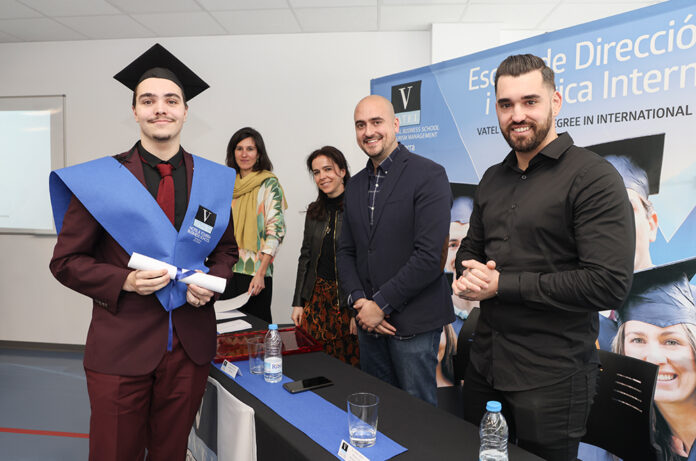Acte de graduació a VATEL Andorra