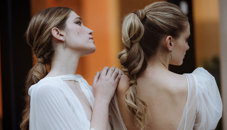 Dones amb vestit de núvies