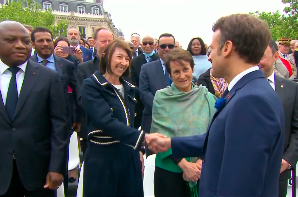 Eva Descarrega, Roser Suñé i Emmanuel macron