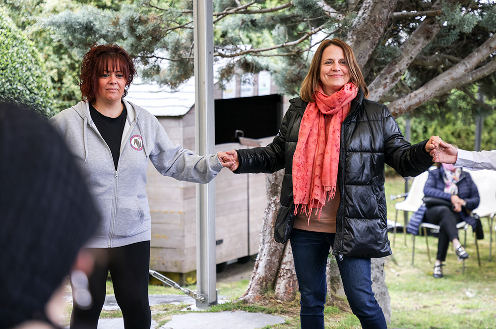 Rosa Gili ballant Sardanes