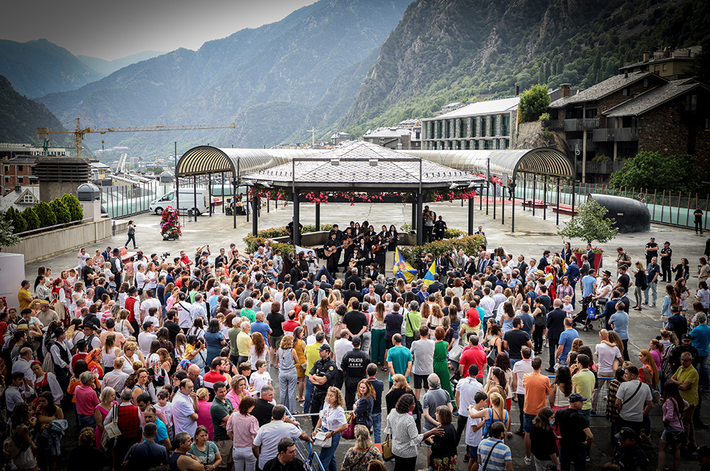 Bany de masses a la capital