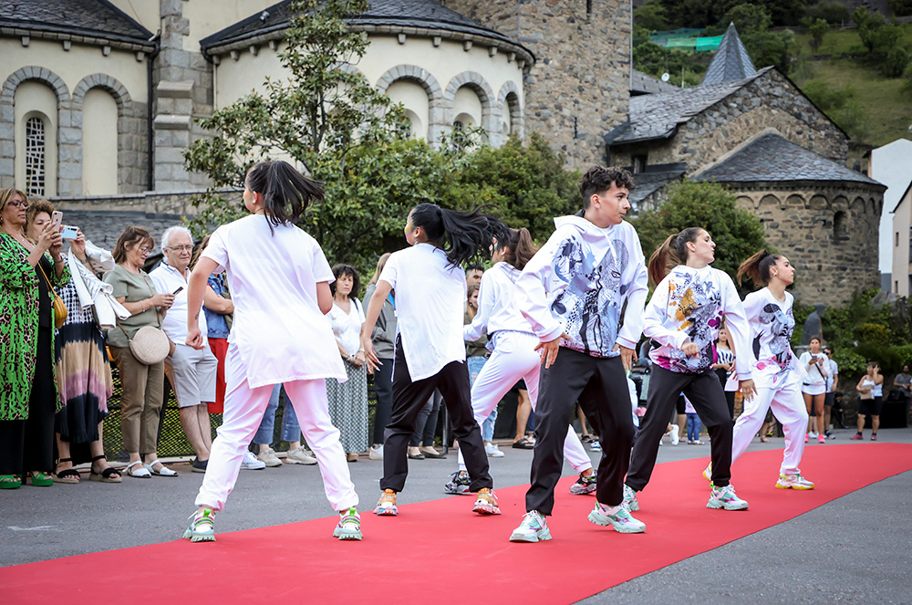 Ball i desfilada de Whitefit