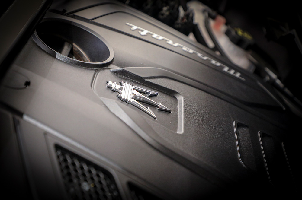 detall del motor del maserati grecale