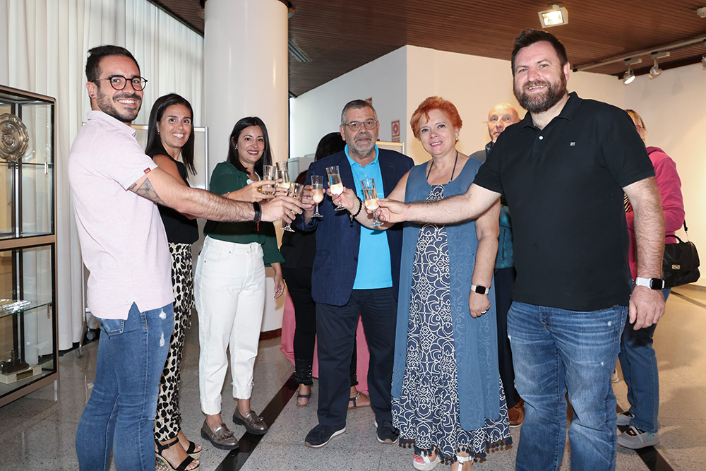 brindis oficial a l'exposició Epifanies i falsos déus