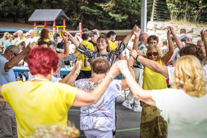 Ball de sardanes a la Festa Major de Santa Coloma