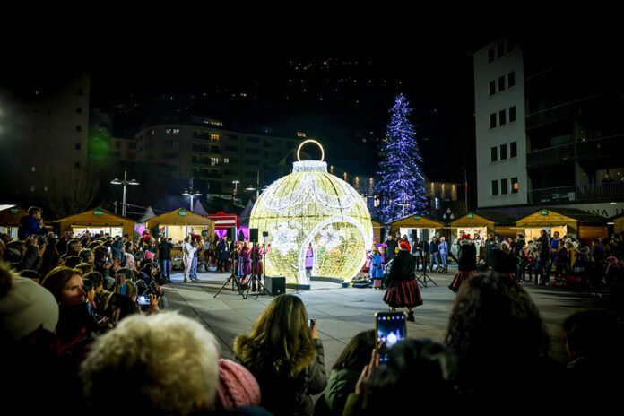 Encesa de llums a la Fira de Santa Llúcia