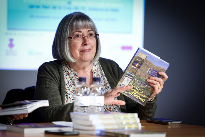 Àngels Mach presentant el llibre Accions dinamitzadores al Pirineu