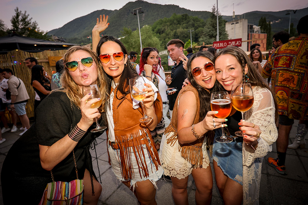 Festa de Crowe Andorra amb motiu de Coachella