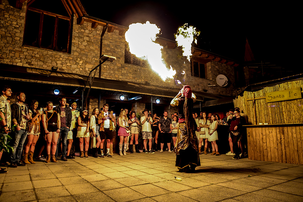 Festa de Crowe Andorra amb motiu de Coachella