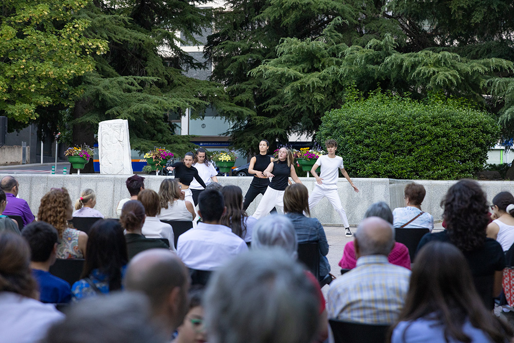 La jove revolució teatre i dansa