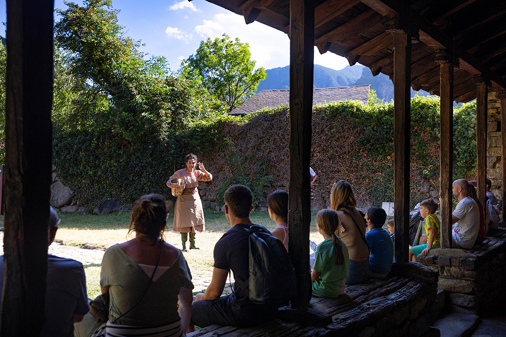 La Santa, el Rus i el Comte a Santa Coloma