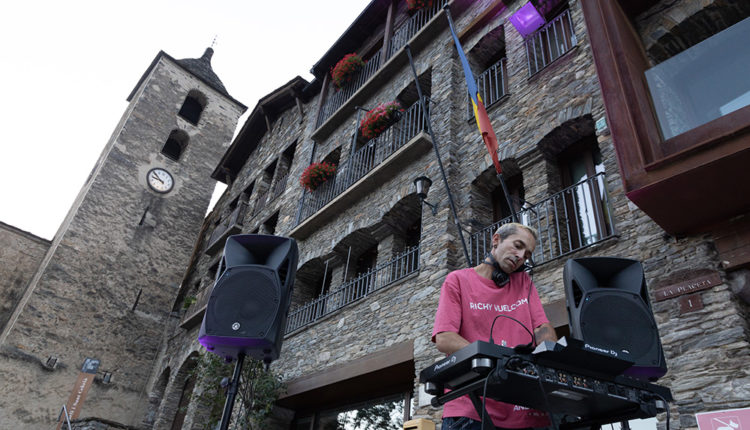 Nits obertes a Ordino amb Música Electrònica