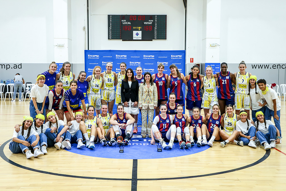 Instants del partit de bàsquet entre Barça CBS i Cadí La Seu