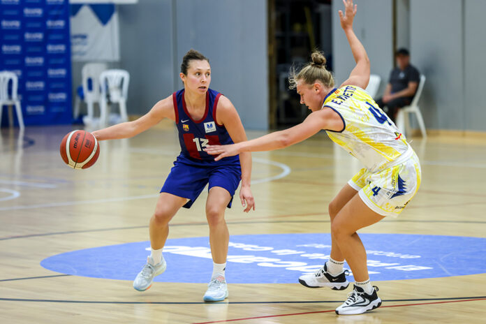 Instants del partit de bàsquet entre Barça CBS i Cadí La Seu