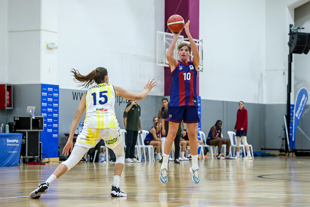 Instants del partit de bàsquet entre Barça CBS i Cadí La Seu
