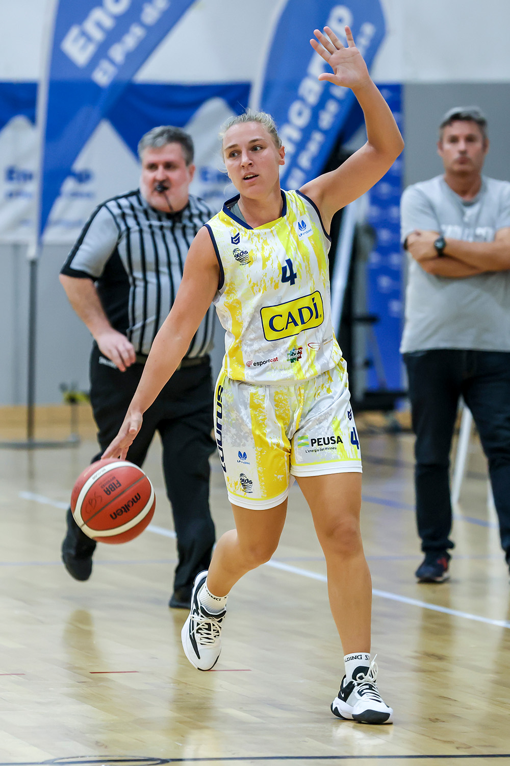 Instants del partit de bàsquet entre Barça CBS i Cadí La Seu