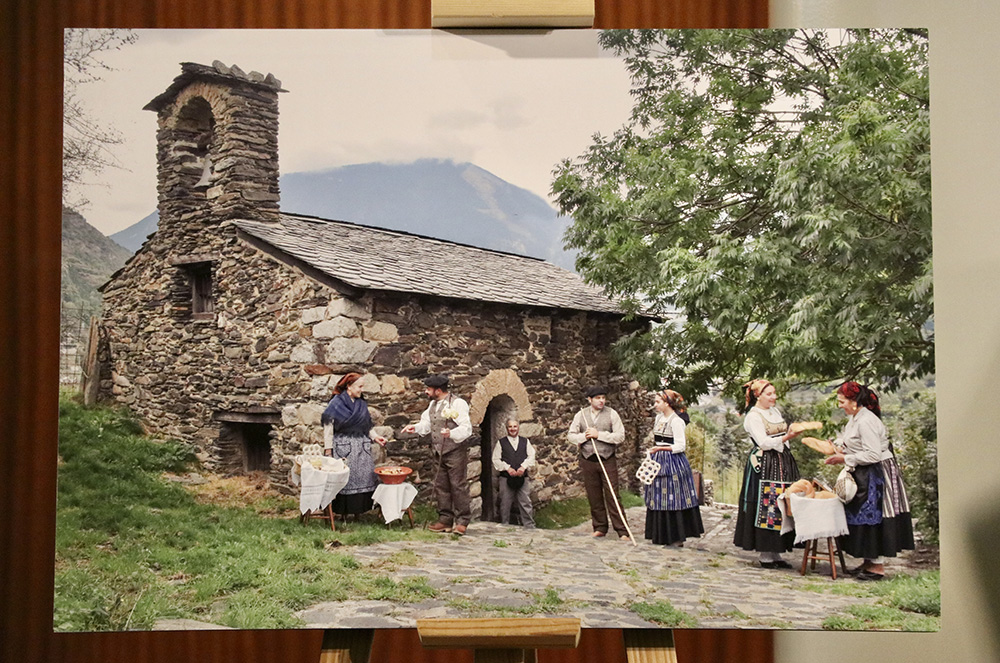 Exposició del grup de folklore casa de portugal a encamp i pas de la casa