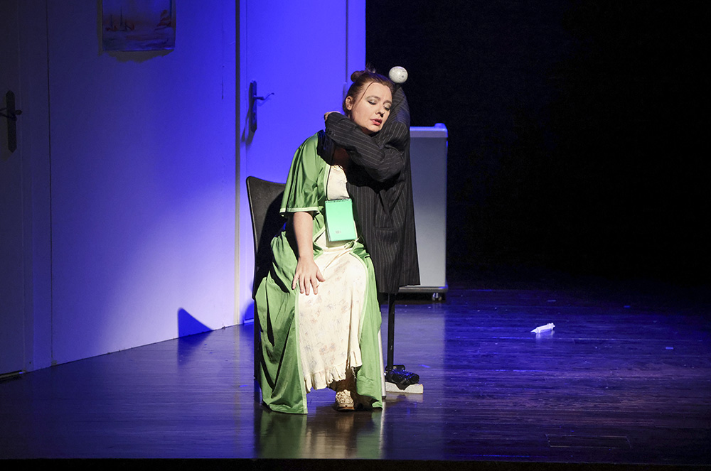 La dona sola obra de teatre