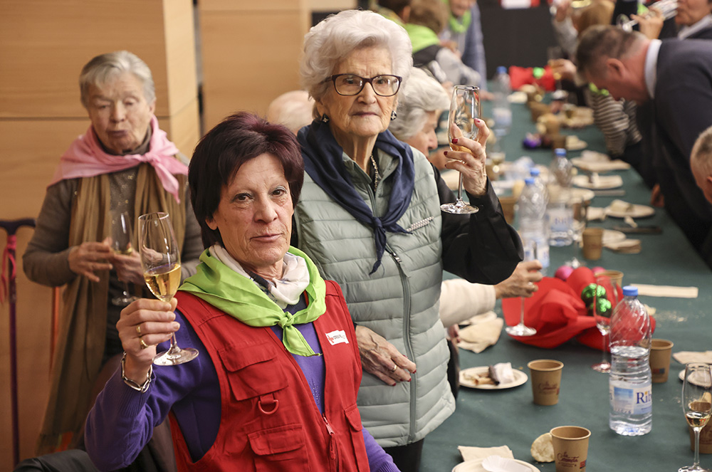 Celebració del Nadal amb la gent gran i la creu roja andorrana