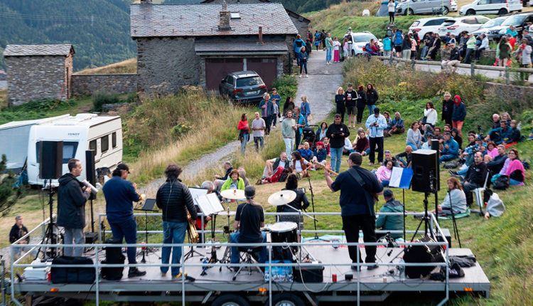 07-ESQUELLA INCLES WALKING MUSIC FESTIVAL 20250823 16