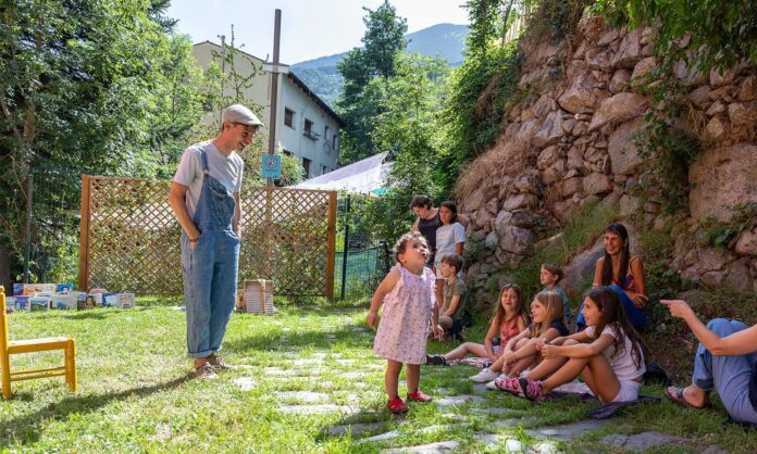 “Contes i llegendes” omple el Portal de la Vall de fantasia