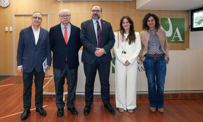 La UdA presenta una obra de referència sobre la cooperació entre territoris fronterers