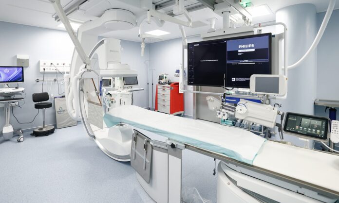 La nova sala d’intervencionisme de l’Hospital evitarà el desplaçament de 400 pacients cada any