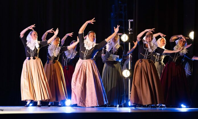 L’Esbart Santa Anna va presentar “Mosaic de Tradicions”