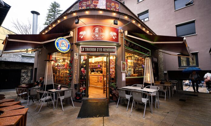 La Taverna d'en Reymond: Tapes casolanes amb encant en un ambient únic