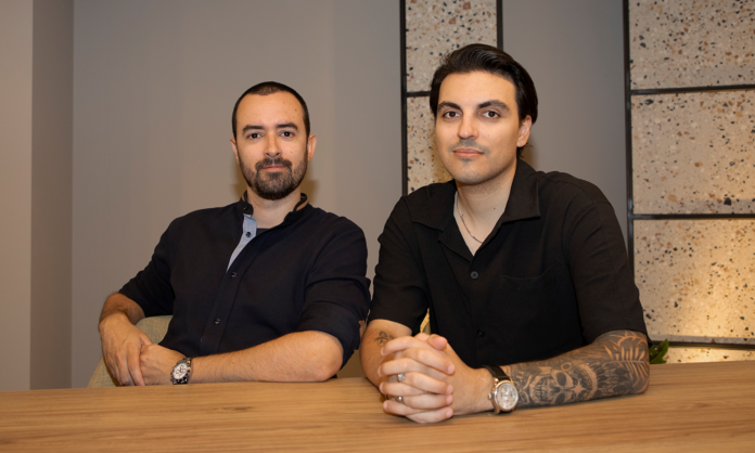Arker Labs : “La IA impulsa la productivitat, però també augmenta l’intrusisme laboral”